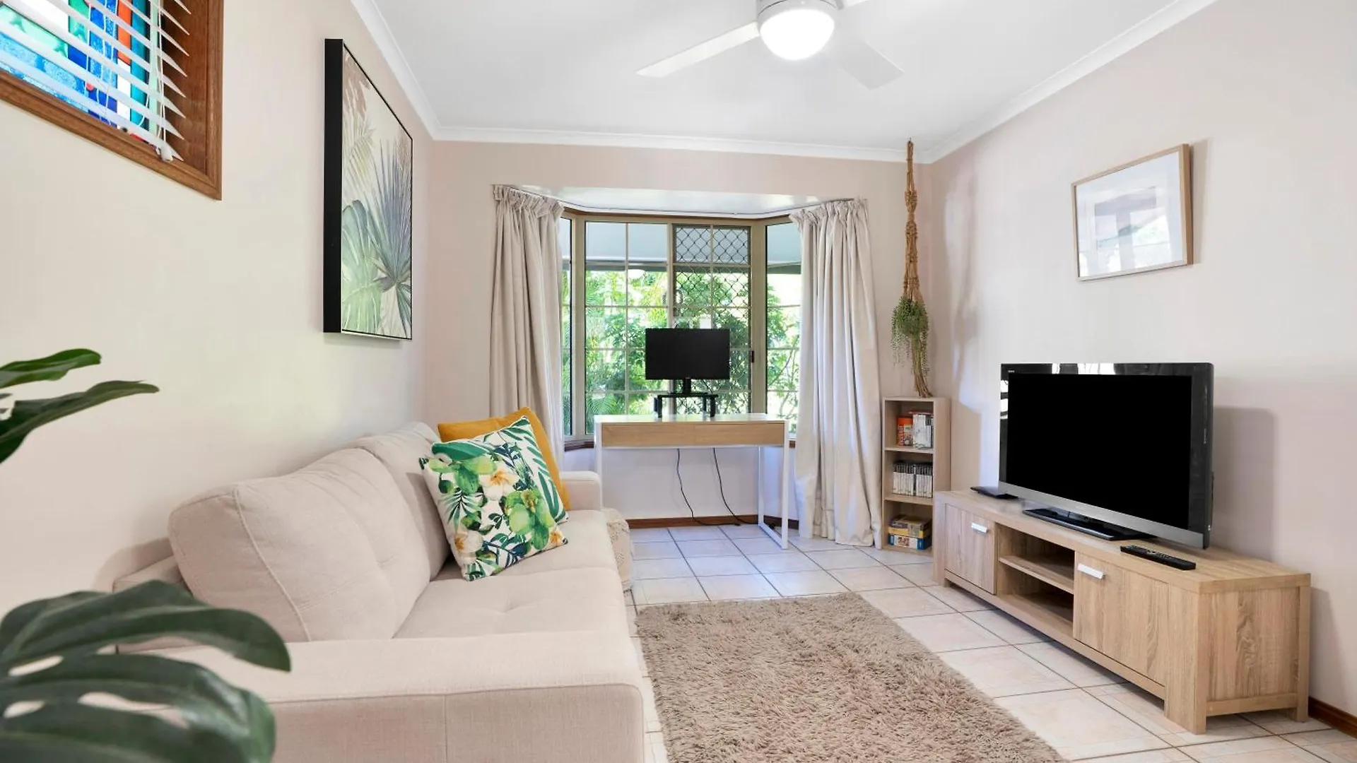 Sea Breeze Cottage At Mudjimba - Pet Friendly 펜션