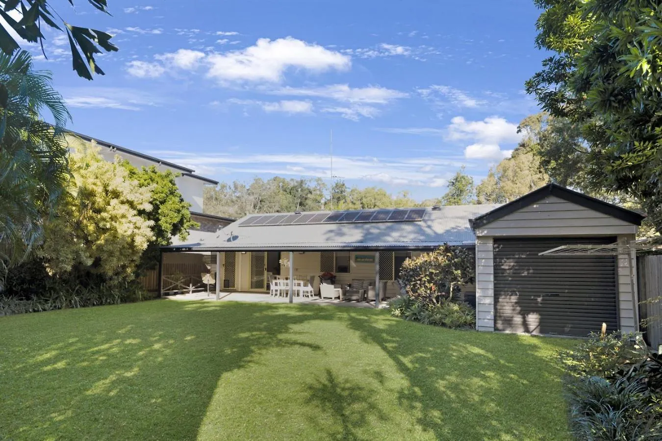 Sea Breeze Cottage At Mudjimba - Pet Friendly